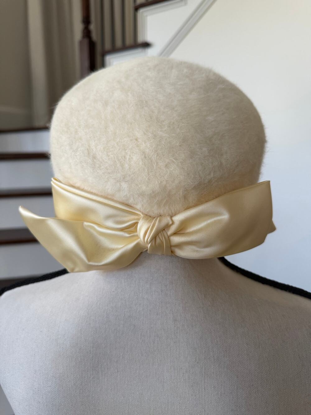 Vintage 50s 60s Corona Cream Tufted Felt Satin Bow Pill Box Hat Old Money Preppy